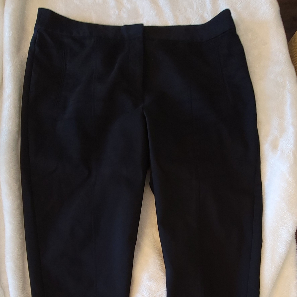 Like New : "So slimming" Chico's  Black tapered pant